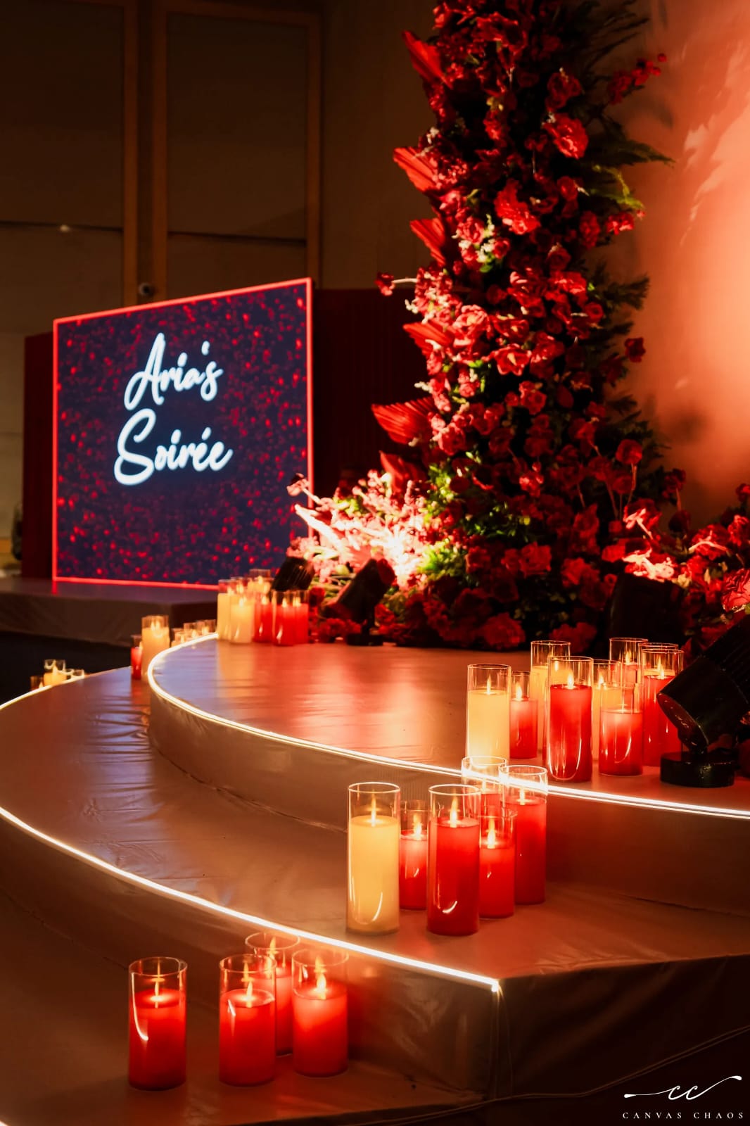 Red Vision wedding decor photo 3